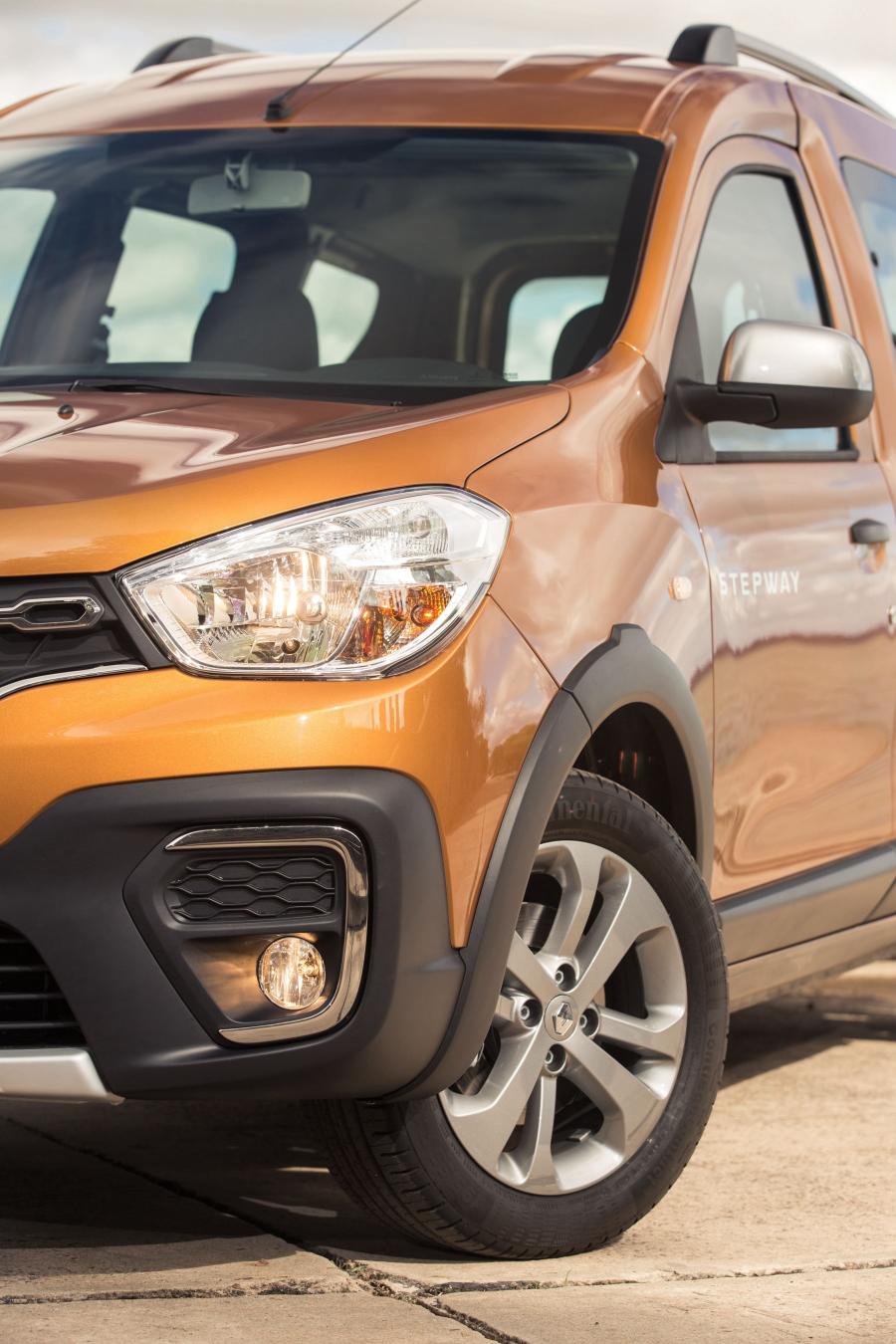 Детали экстерьера Renault Kangoo Stepway 2018 года  (LA) (фото 6 из 18)